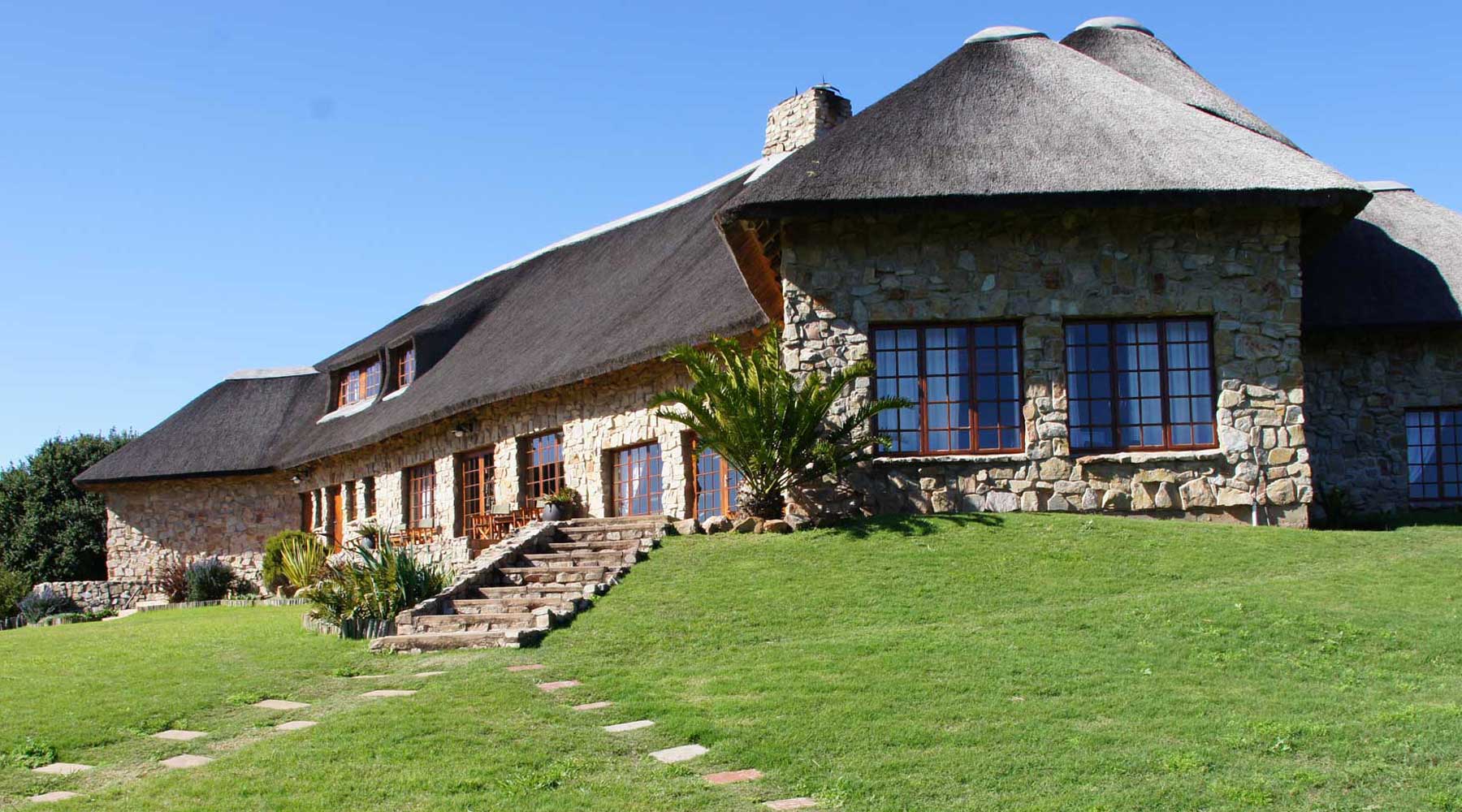 Luxurious thatched lodge and lapa areas ensure relaxed entertainment