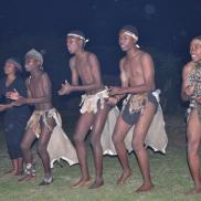kikuyu_lodge_dancers_03.JPG